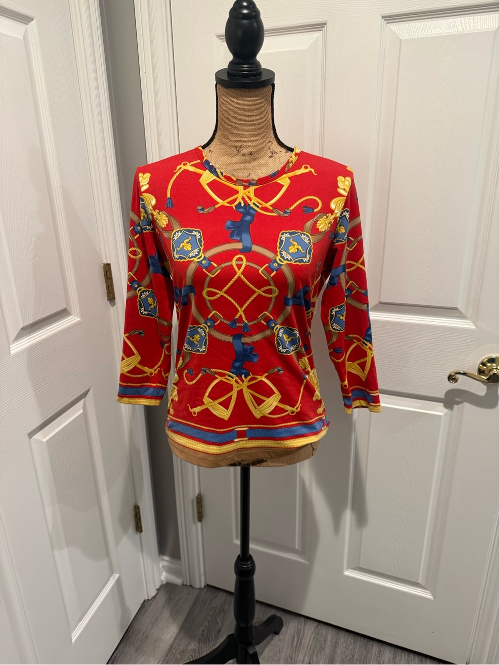 J. McLaughlin Women's Red Equestrian-Print Top with Colorful Horseshoe Pattern